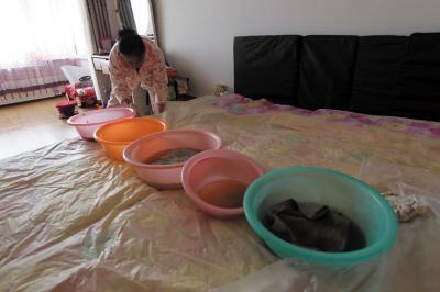 海口楼上漏水，住户失联，小区没物管，业主维权难！律师来支招……